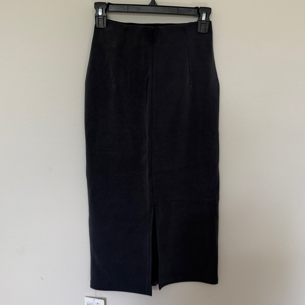 Lululemon softstreme HR midi Skirt - Picture 3 of 5